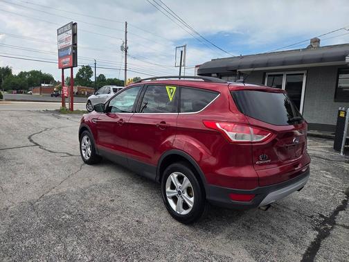 Ruby Red Metallic Tinted Clearcoat 2016 Ford Escape SE