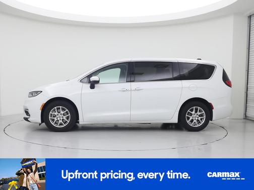 White 2023 Chrysler Pacifica Touring L