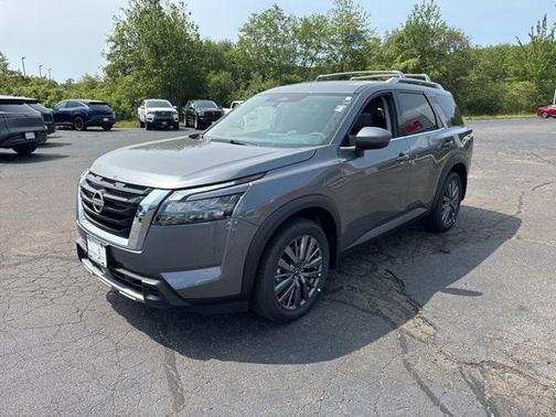 2025 Nissan Pathfinder SL