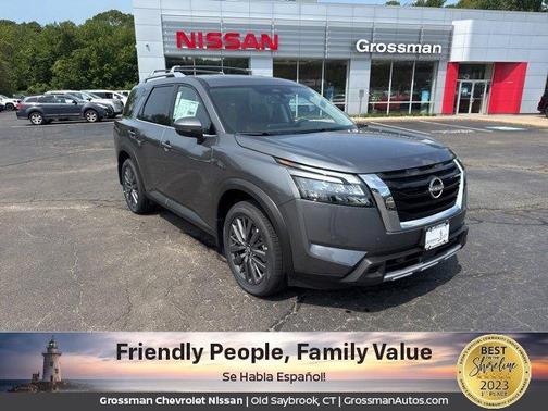 2025 Nissan Pathfinder SL