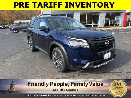 2025 Nissan Pathfinder SL