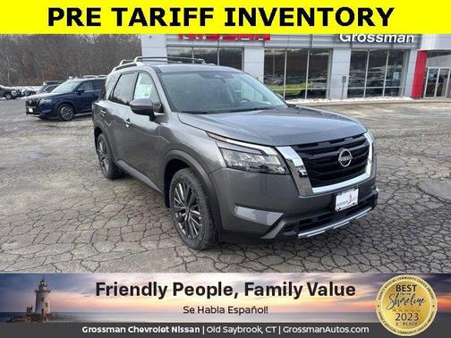 2025 Nissan Pathfinder SL