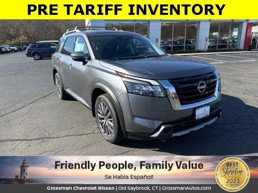 2025 Nissan Pathfinder SL