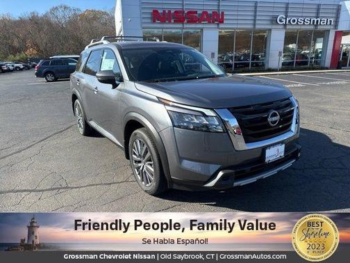 2025 Nissan Pathfinder SL