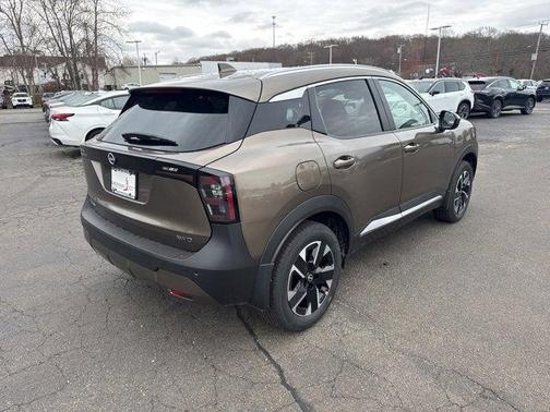 2025 Nissan Kicks SV