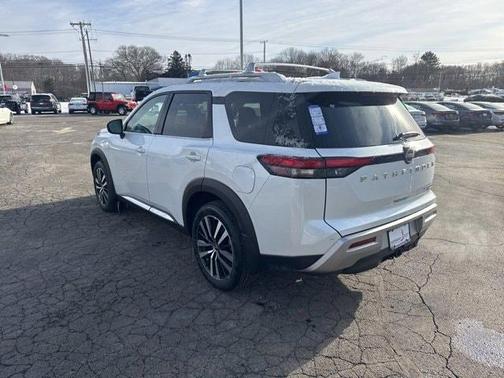 2025 Nissan Pathfinder Platinum