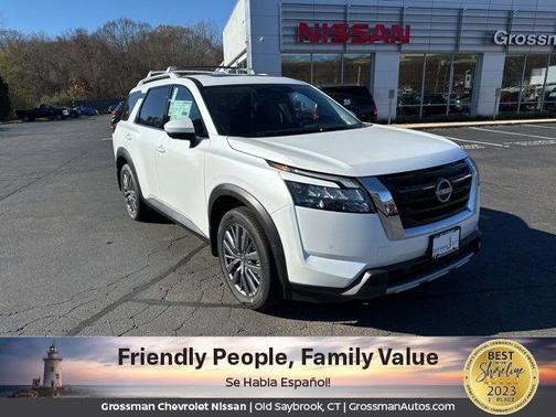 2025 Nissan Pathfinder SL