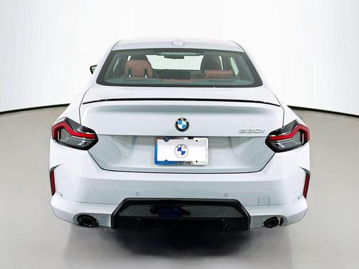 2026 BMW 230 i