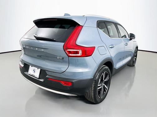 2023 Volvo XC40 B5 Plus Bright Theme
