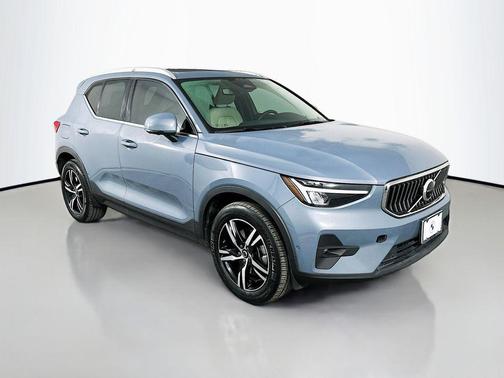 2023 Volvo XC40 B5 Plus Bright Theme