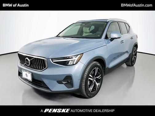 2023 Volvo XC40 B5 Plus Bright Theme