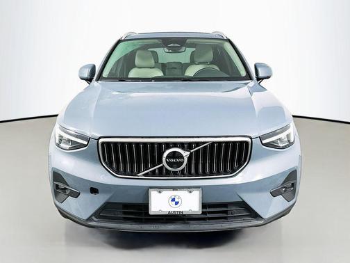 2023 Volvo XC40 B5 Plus Bright Theme