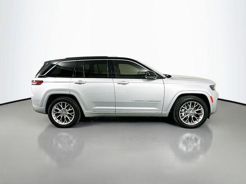 2023 Jeep Grand Cherokee Summit