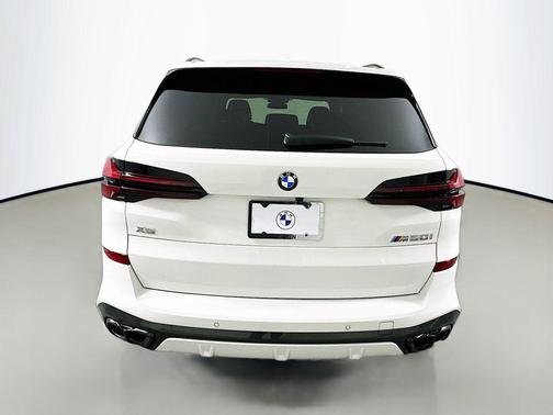2025 BMW X5 M60i