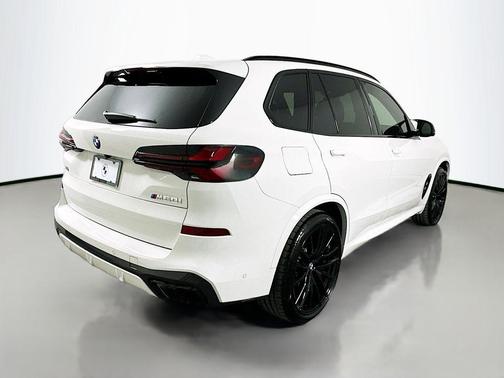 2025 BMW X5 M60i