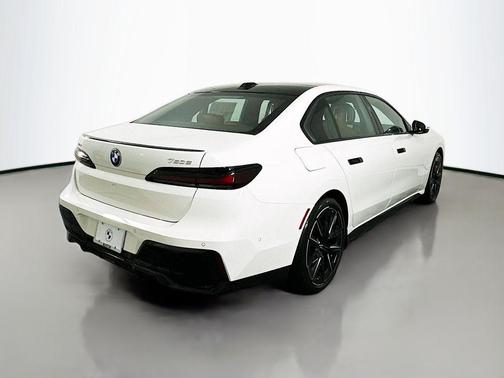 2025 BMW 750e i xDrive