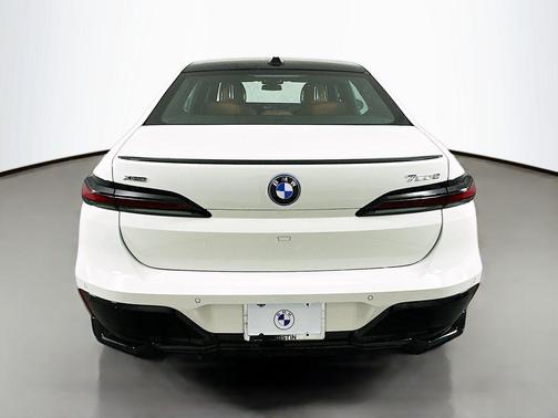 2025 BMW 750e i xDrive