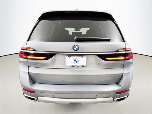 2023 BMW X7 