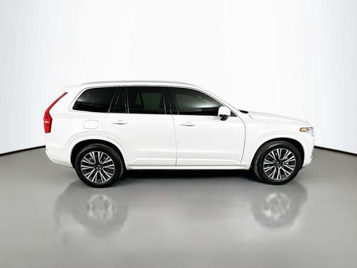 2021 Volvo XC90 T6 Momentum