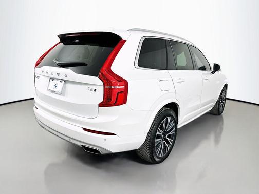 2021 Volvo XC90 T6 Momentum