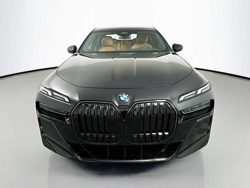 2025 BMW 740 i