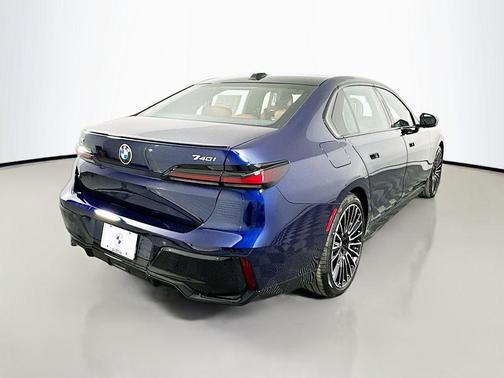 2025 BMW 740 i xDrive