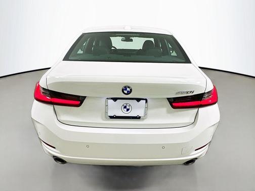 2025 BMW 330 330i Sedan