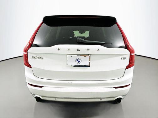 2018 Volvo XC90 T5 Momentum