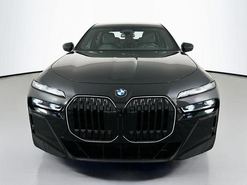 2025 BMW 740 i