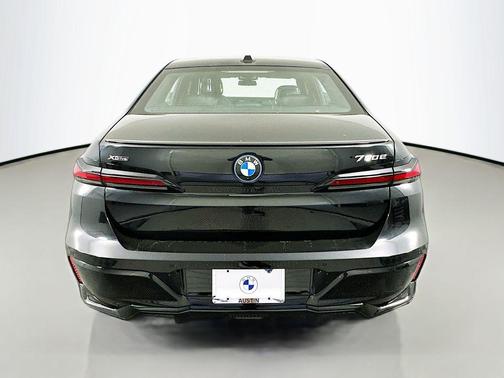 2025 BMW 750e i xDrive