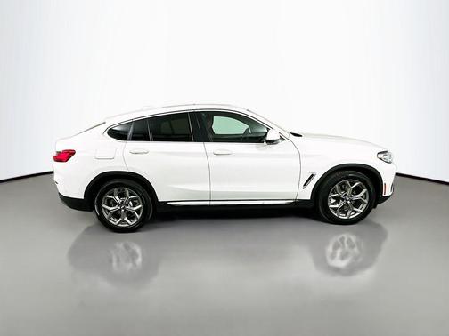 2025 BMW X4 xDrive30i