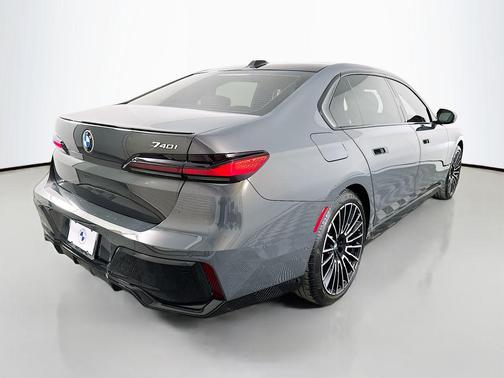 2025 BMW 740 740i