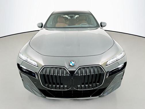 2025 BMW 740 740i