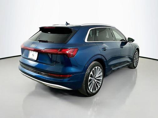 2019 Audi e-tron Premium Plus