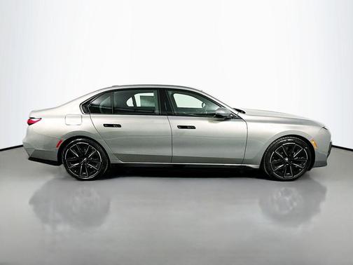 2026 BMW 750e i xDrive