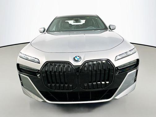 2026 BMW 750e i xDrive