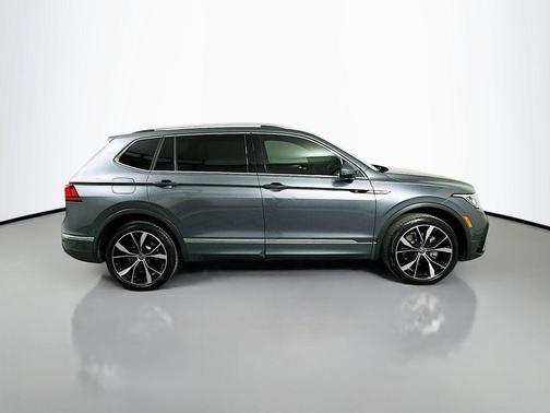 2022 Volkswagen Tiguan 2.0T SEL R-Line 4MOTION