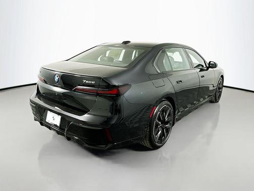 2025 BMW 750e i xDrive