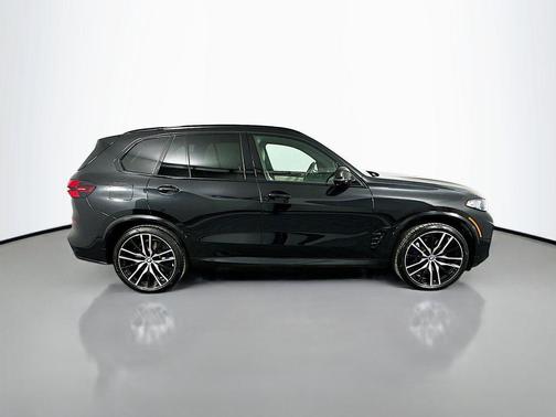 2025 BMW X5 M60i