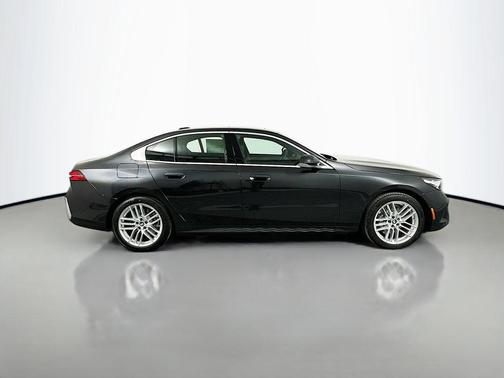 2025 BMW 530 i