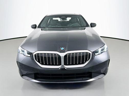 2025 BMW 530 i