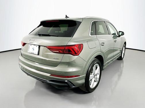 2020 Audi Q3 45 S line Prestige