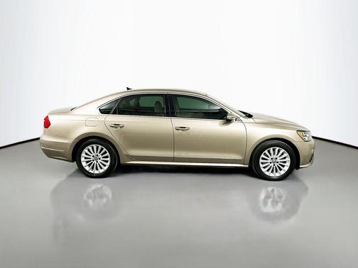 2016 Volkswagen Passat 1.8T SE