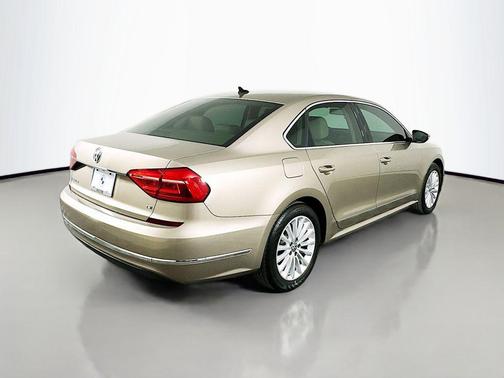 2016 Volkswagen Passat 1.8T SE