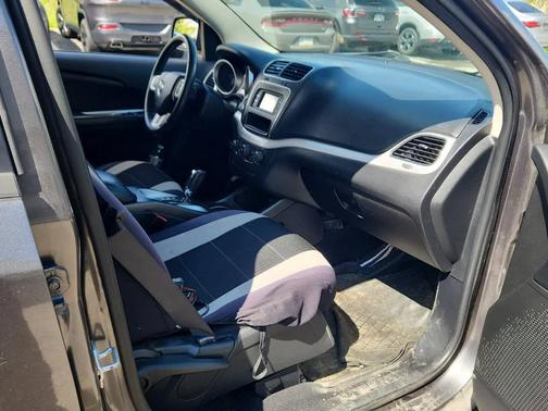Granite Pearlcoat 2017 Dodge Journey SE