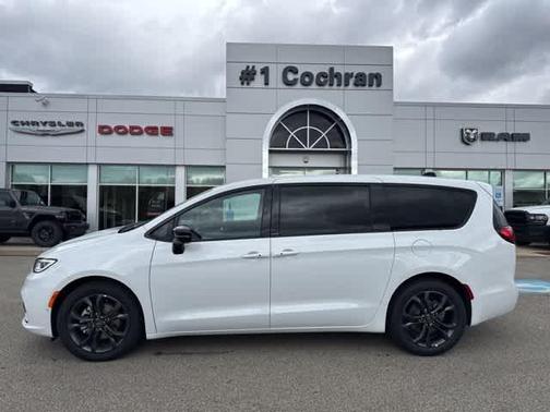 2026 Chrysler Pacifica Select