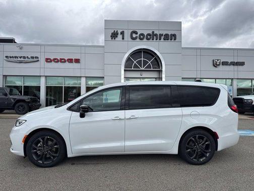 2026 Chrysler Pacifica Select