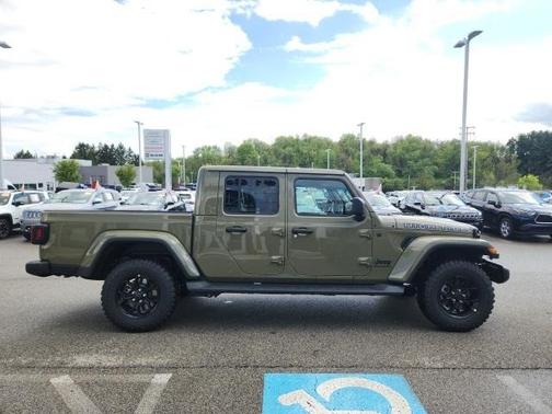 2025 Jeep Gladiator Sport