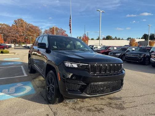 2025 Jeep Grand Cherokee Laredo