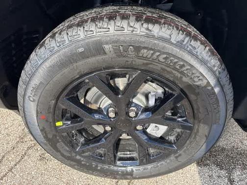 Silver Zynith 2025 Jeep Grand Cherokee Laredo